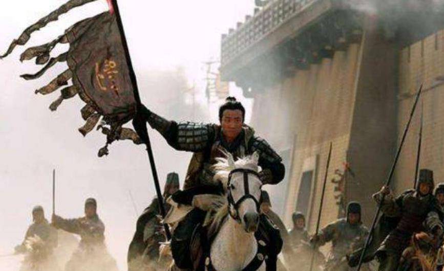 古代打仗时为何扛旗兵不带武器还敢带头冲锋其实他们并不简单