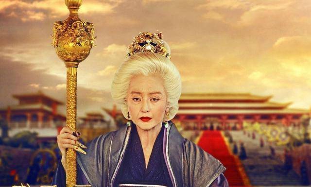 公元706年5月,武则天与唐高宗合葬乾陵,陵前留无字碑,任由后人评价其