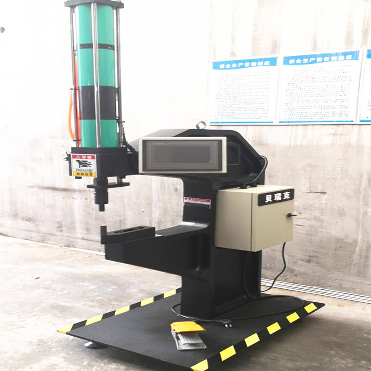 快速了解贝瑞克交通标志牌铆接机