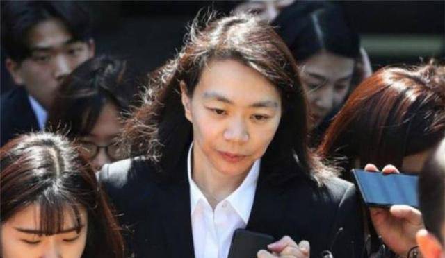 姐姐逼停飞机被判刑,妹妹一杯水"泼掉"千亿_赵重熏_赵显_大韩