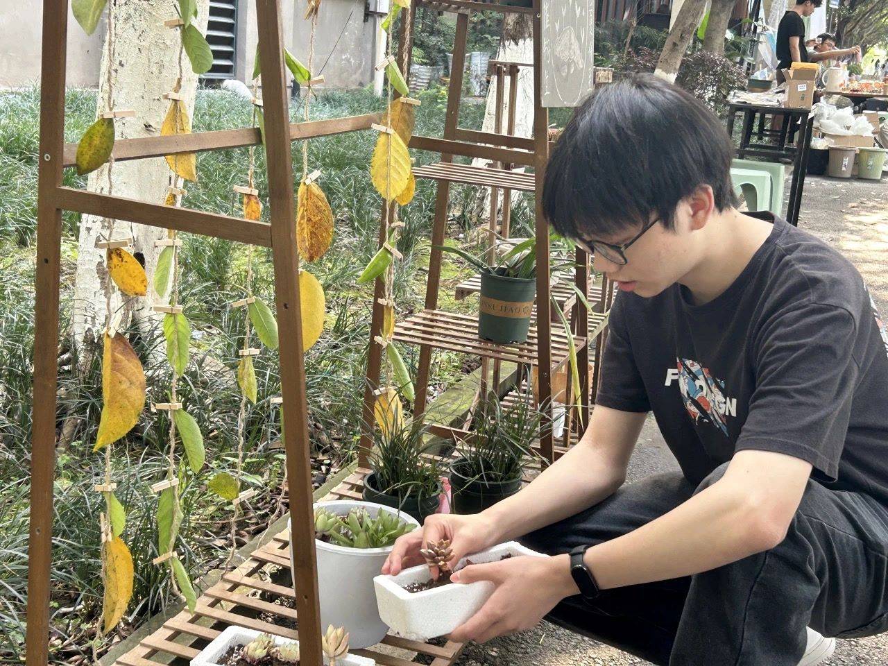 雨生百谷万物更新移通学子揽尽校园暮春隽永感知传统文化魅力