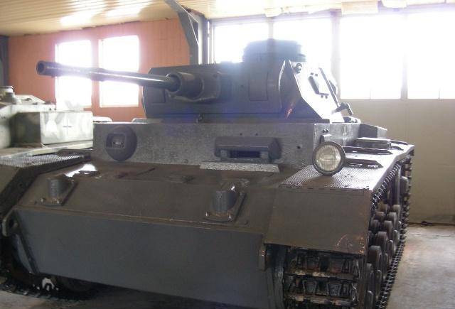 俄罗斯武器军火库大促销很多国家按吨来买还外送40发弹药