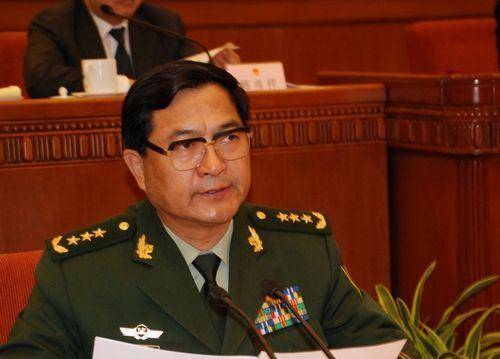 杨国屏卸任武警部队司令员后,由时任武警部队副司令员兼参谋长吴双战