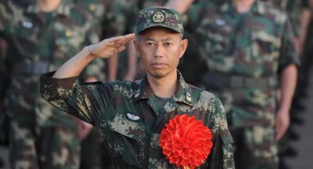 原创他是兵王比将军还稀缺入伍34年操作导弹0差错获得八一勋章