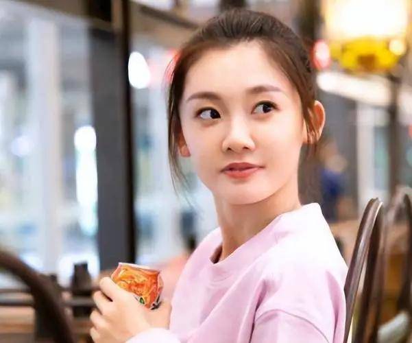 原创            《乘风2024》一公预告泪洒荧屏，戚薇蔡文静动容引热议-乘风第一季名单