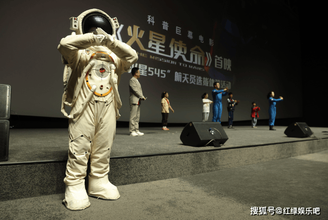 影片播放结束后,影片主演仝飞舟,赵传文,中国电影家协会儿童电影工作