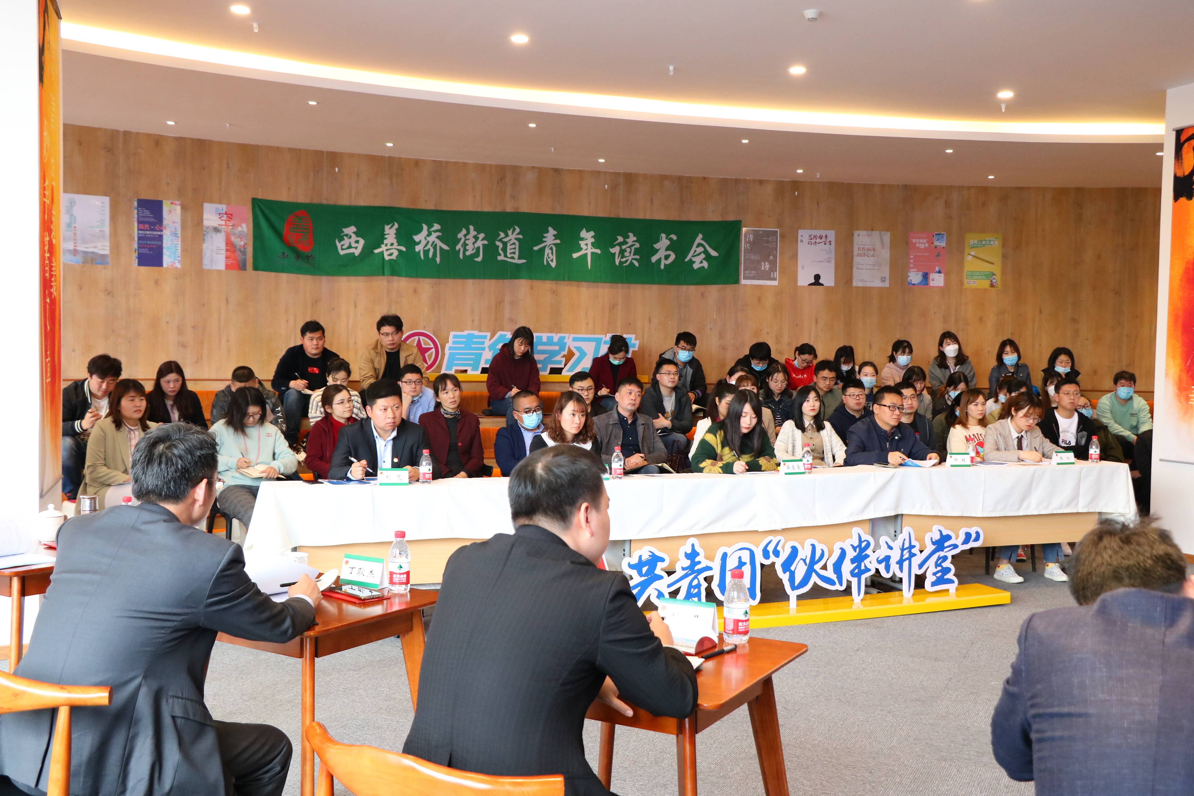 南京西善文学对话邂逅世界读书日 "文坛老将"夏坚勇解读"宋史三部曲"