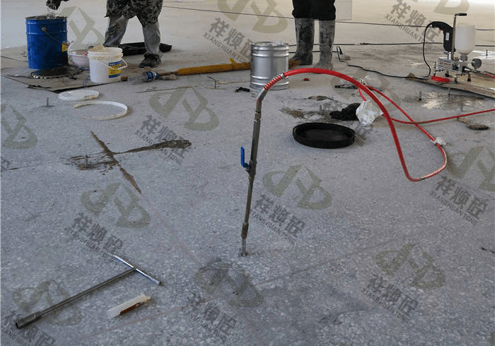 车库地面空鼓裂缝 微孔注浆技术 让车库焕然一新