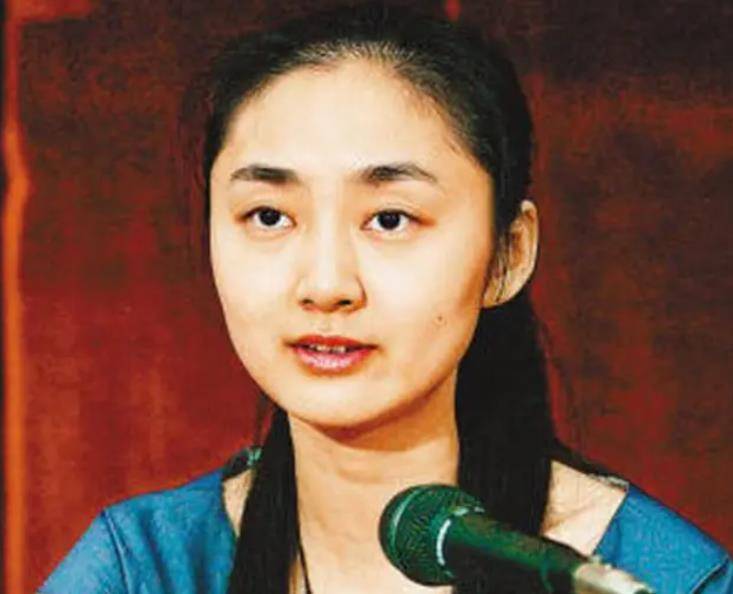 深圳玫瑰葬礼:与老公合葬,5岁女儿哭泣,千人送别_丛飞_邢丹_生活