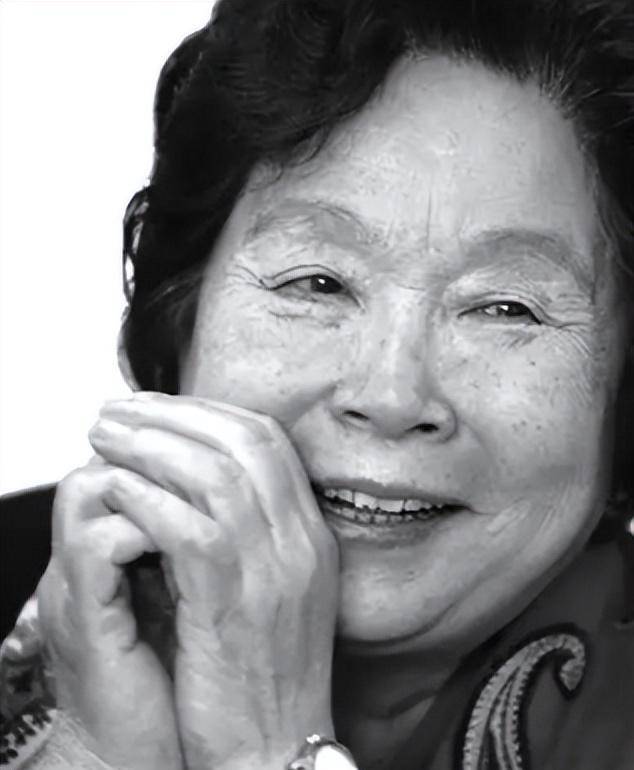 著名作家王蒙:姐弟恋55年,发妻去世后,半个月闪婚小20岁娇妻