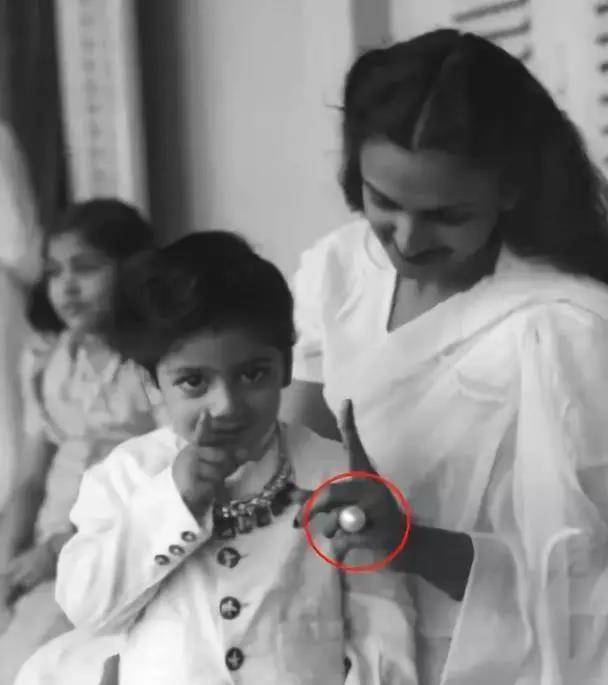 印度最受宠的王妃:35岁带8个孩子嫁王子,丈夫拆王冠给她做首饰_西塔