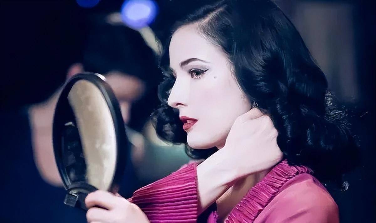 蒂塔·万提斯_母亲_女人