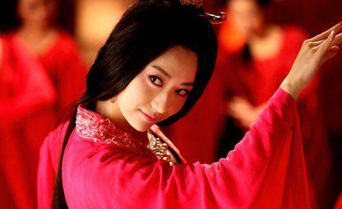 褒姒拥有绝世姿容,西周王朝灭亡真是因为褒姒引起的?其实并不是