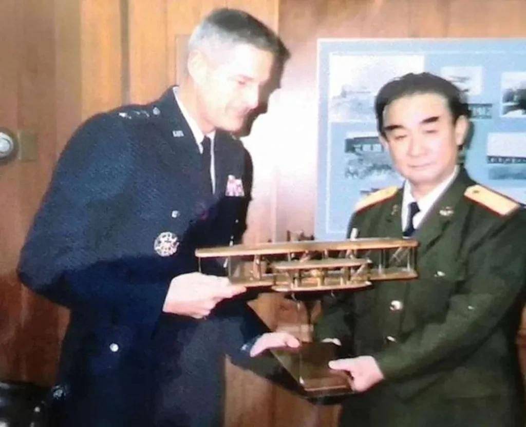 1992年,张震卸任国防大学校长,继任者是谁?二野出身的一代名将