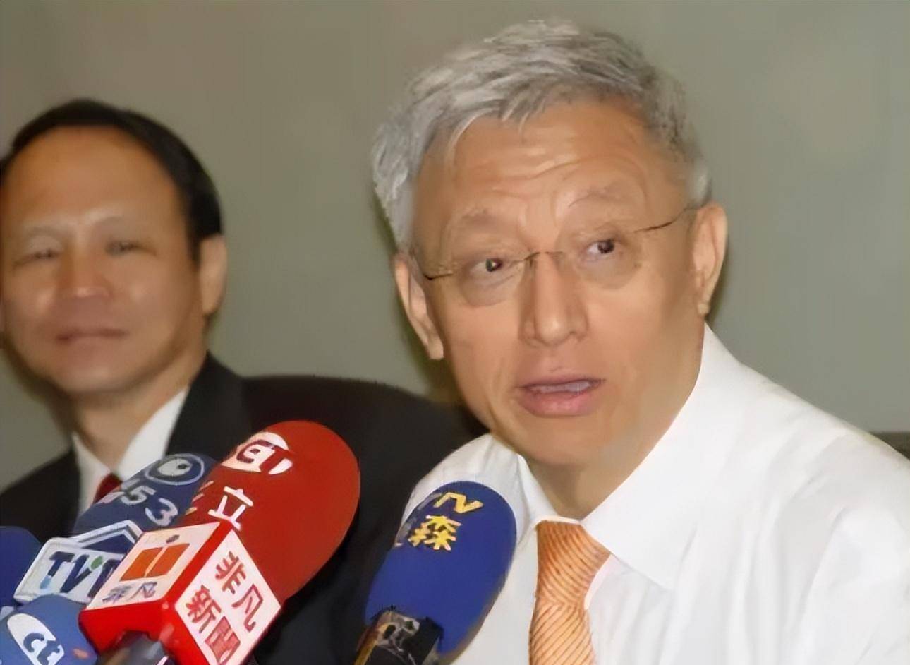 而曹兴诚就是这么一个人,与和他齐名的台积电创始人张忠谋比较,曹兴诚