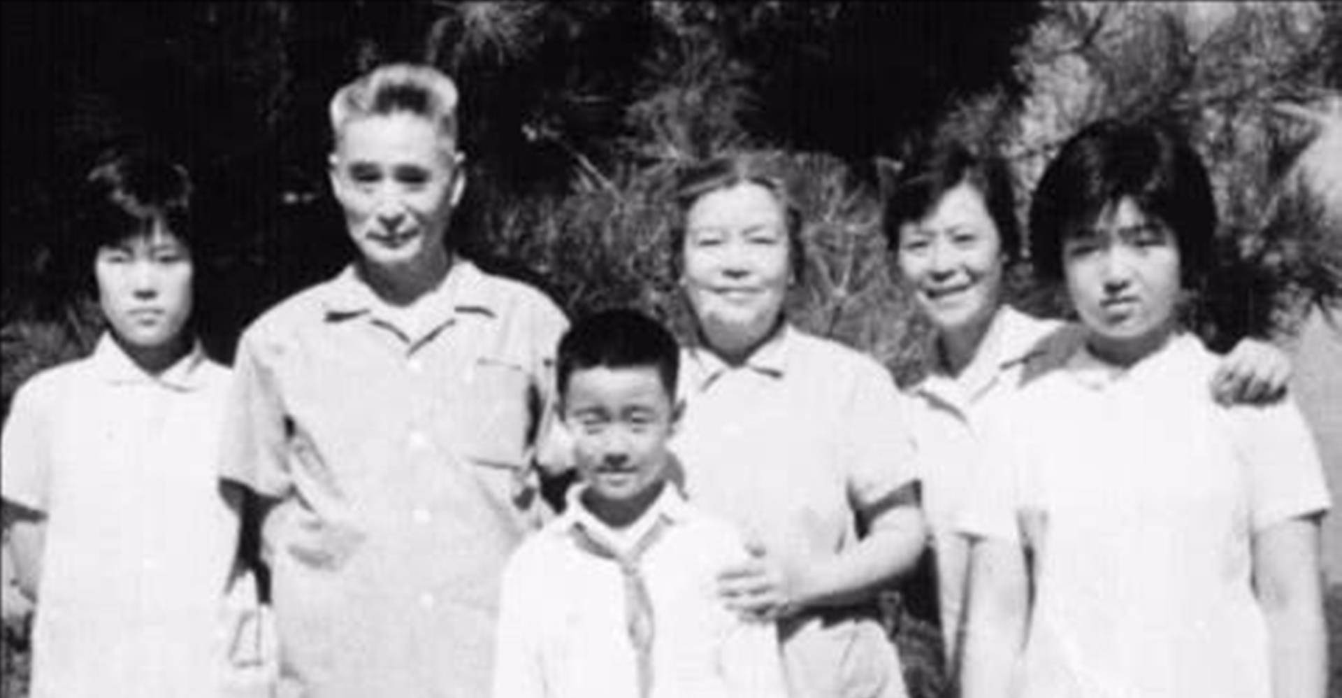 黄维特赦一年后,妻子蔡若曙投河自尽,苦等27年为何团聚如此短暂