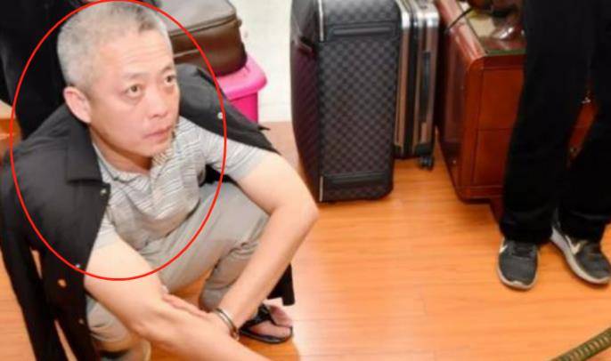 出门随身带枪,敛财20亿,被捕时抱头求饶_鸿发_赌场_昌江