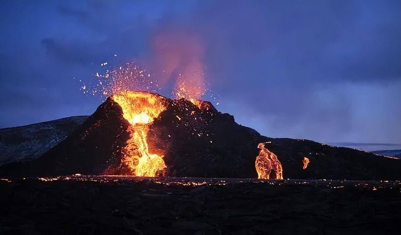 男人的火山喷发图片