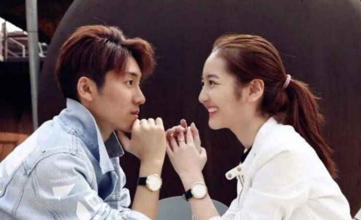 21岁男星爱上8岁女孩,花十年等她长大,遭网友质疑,如今幸福生活