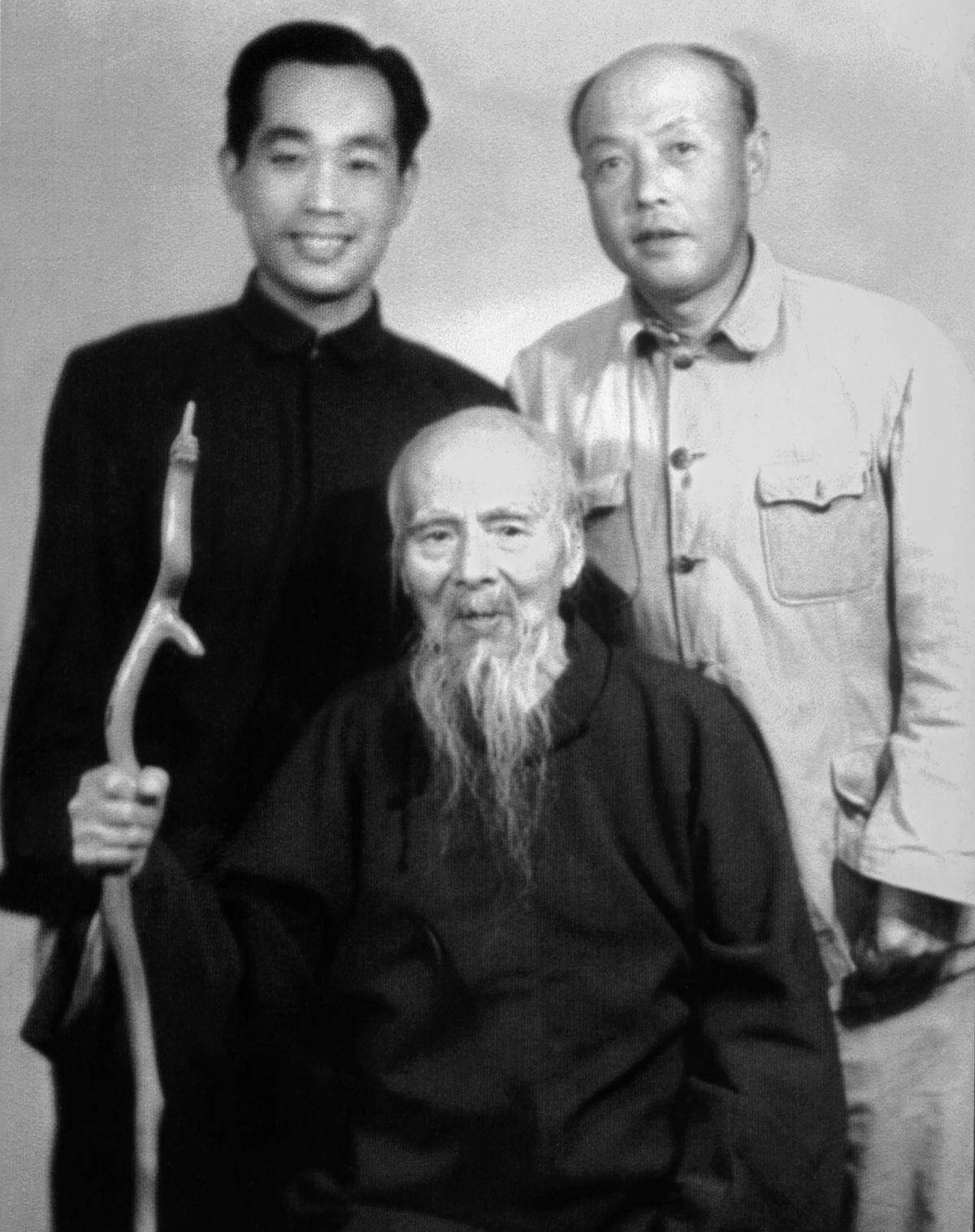 他曾花20万买9000多幅大师画作,如今怎样了?专家:财富比肩马云