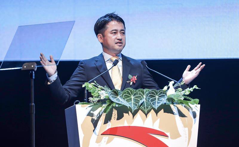 安踏创始人丁和木,坚持每天走1万步,为老家60岁以上村民发补贴_晋江_