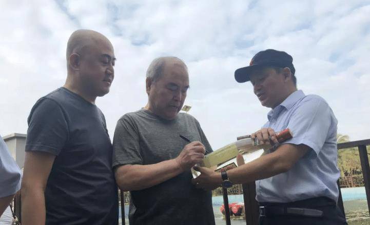 下李金斗和方清平这爷俩相互帮衬,有时候馋了,方清平就带着酒去找师傅