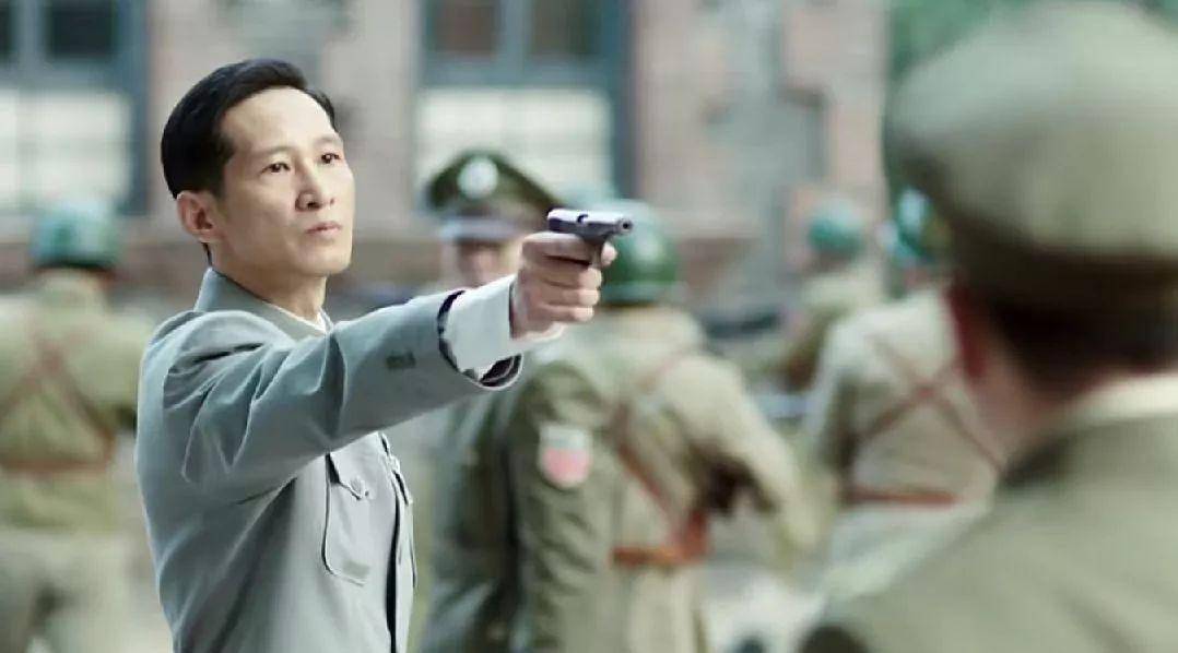 他被傅彪带出来拍戏,演不少热播戏的配角,《大决战》中赢得口碑