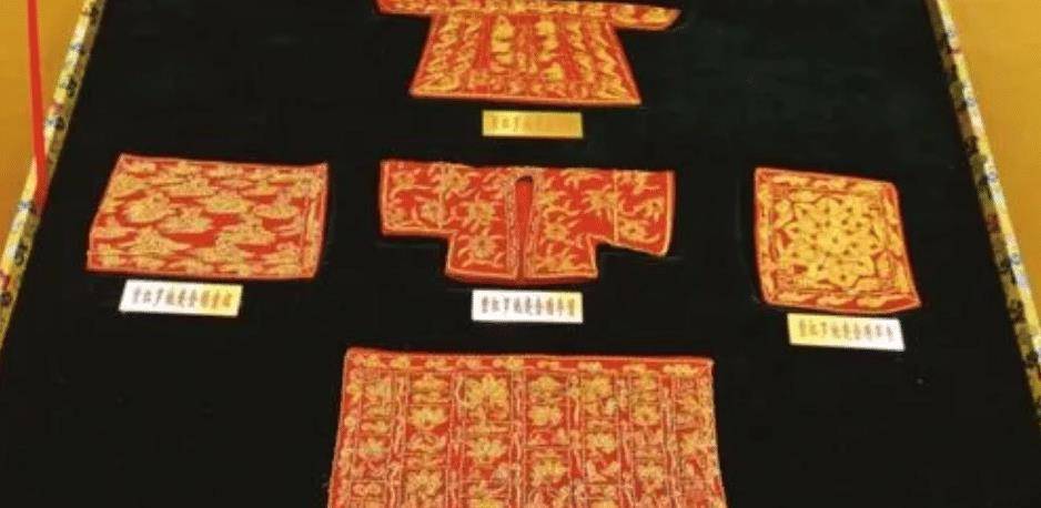 1987年,法门寺地宫出土武则天的衣裙,真的金光闪闪千年不腐?