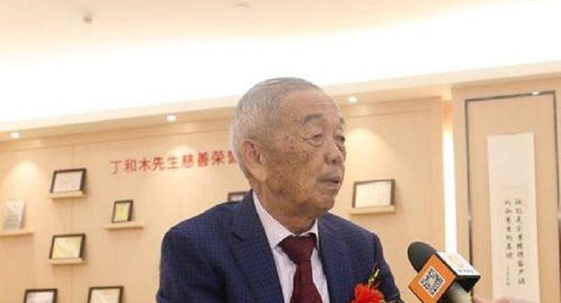 安踏创始人丁和木,坚持每天走1万步,为老家60岁以上村民发补贴_晋江_