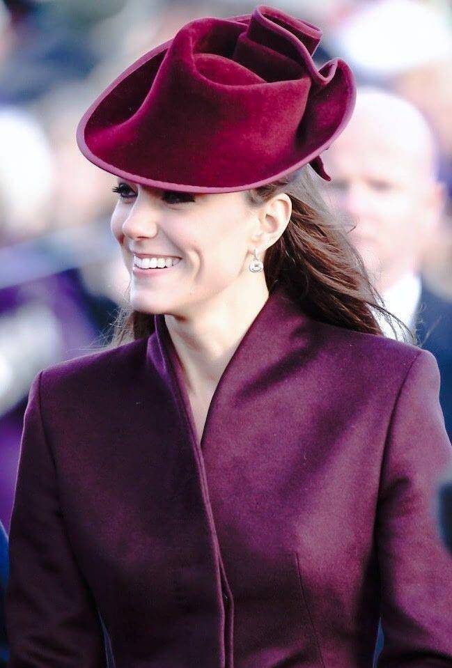 尤其是carly,虽然她当时因为吃醋选择了分手,但是她却一直没有和威廉