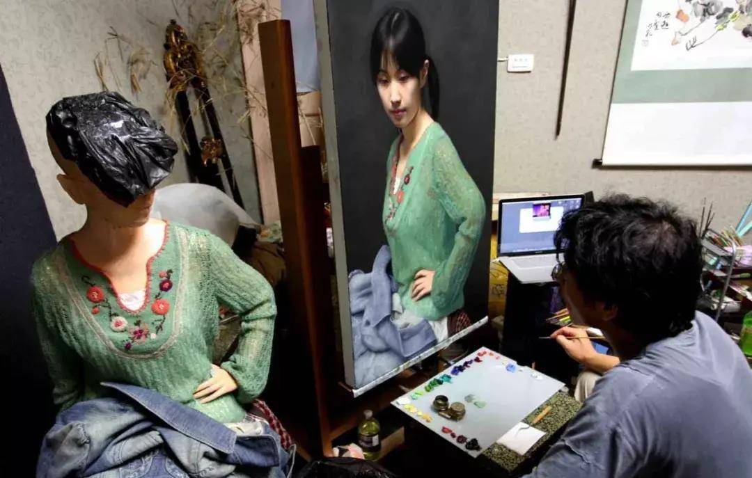 四川画家一幅肖像画了1年,模特忍不了跑了,后来画作卖了7015万