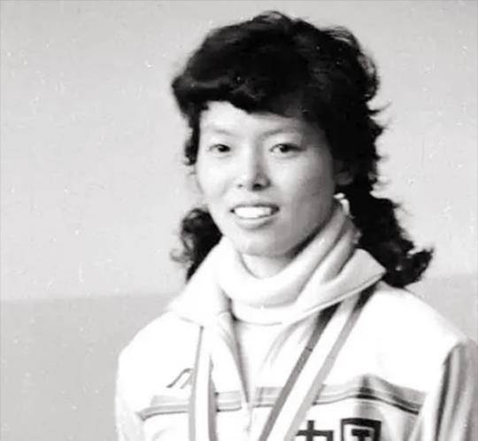 陈招娣最后的告别:53岁现身北京奥运会,全场沸腾,任女排解说员