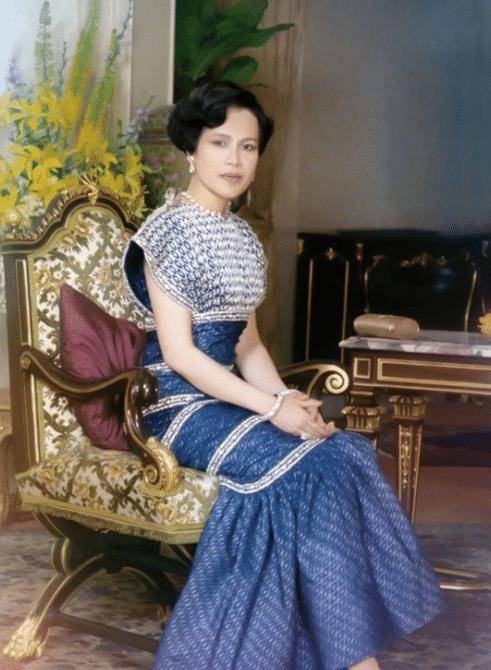泰国贵妃诗妮娜:靠丑照俘虏泰王,玩儿心机想和王后一争高下