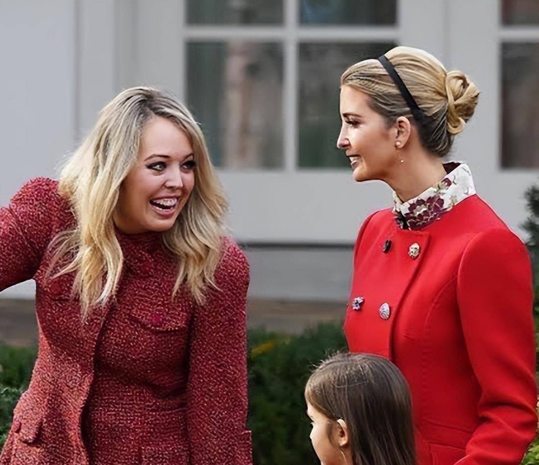 虽然蒂芙尼和伊万卡同是特朗普的女儿,却过着天差地别的生活,以及和