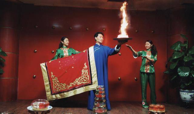 创作者
            90二十世纪，没躯干、繁殖在美人里的“美人小姑娘”，是是不是明明的？(图10)