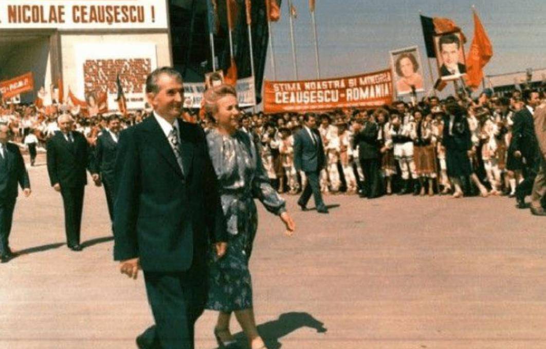 1974年,罗马尼亚开始改为总统制,齐奥塞斯库担任总统,将立法权归于