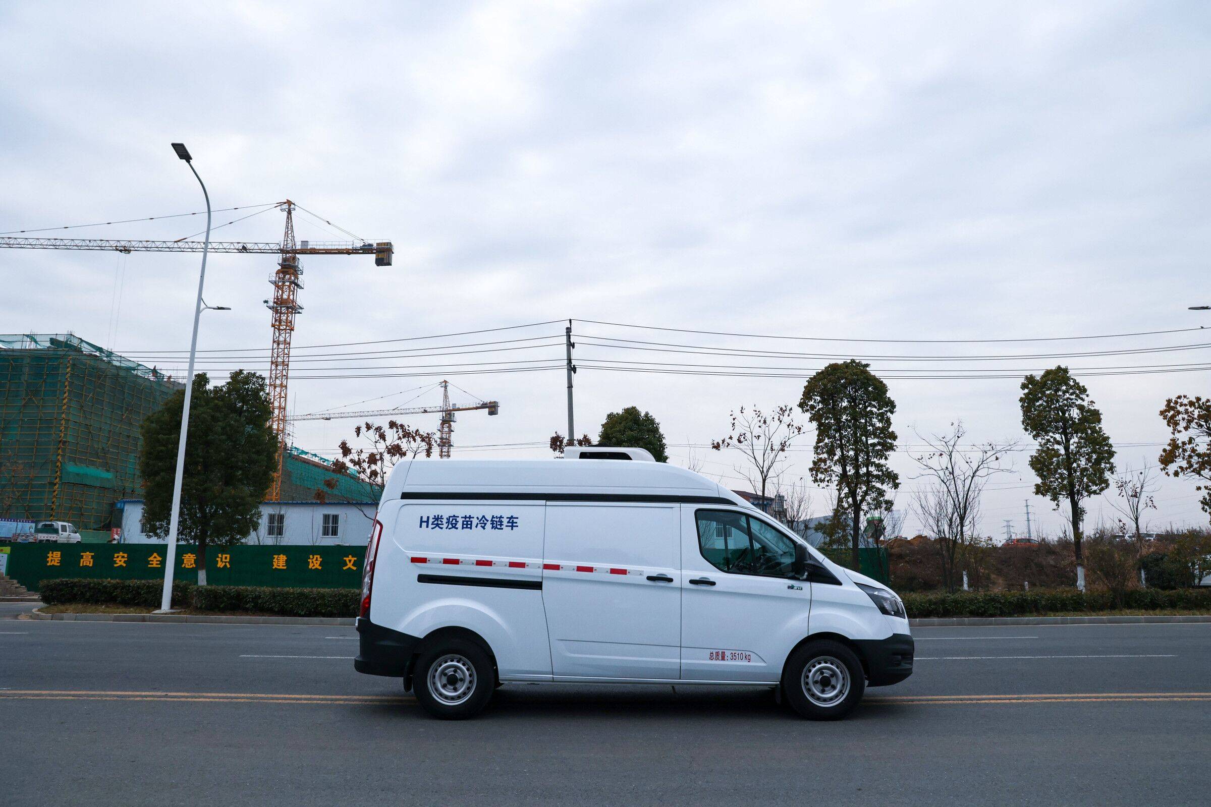 2米3江铃福特新全顺v362柴油冷藏车