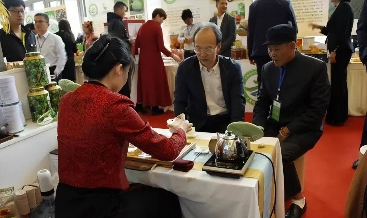 下海三年资产上亿,靠拆迁赚得20亿元补偿款_茶叶_诺仕达_商业