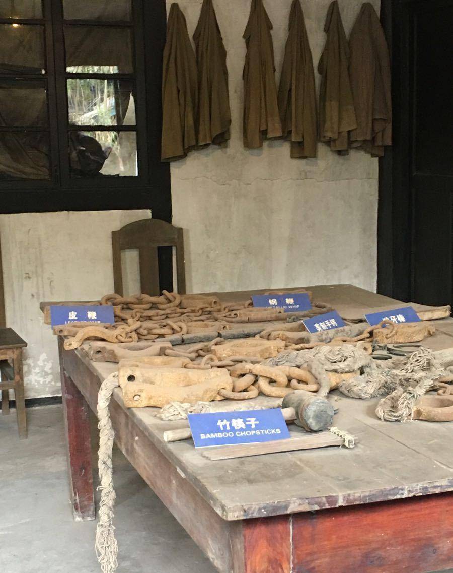 特务手段极其高明,不仅取得了文城书店负责人的信任,还住了进去.