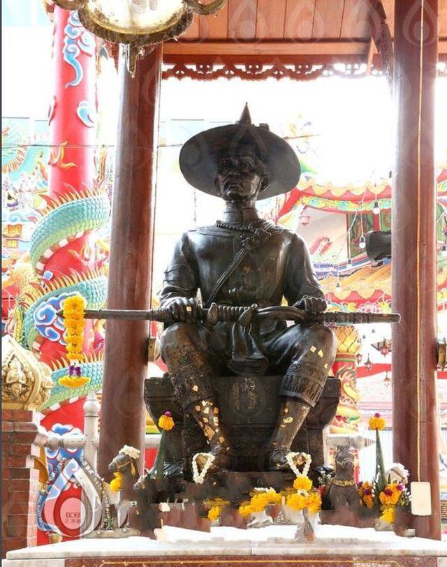 他生前交情不错的朋友当时的泰国财政大臣昭披耶节基就将郑信收为义子