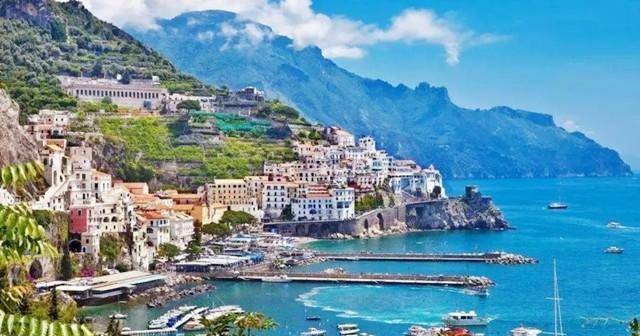 欧洲三大洲板块之间,上下左右的邻居分别是土耳其,埃及,希腊和利比亚