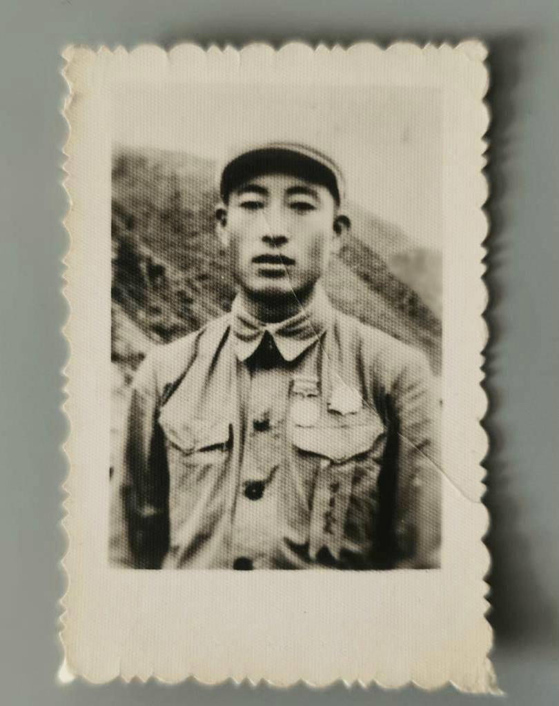 孙景坤加入东北人民解放军3纵8师24团(后改称为40军119师357团),因为