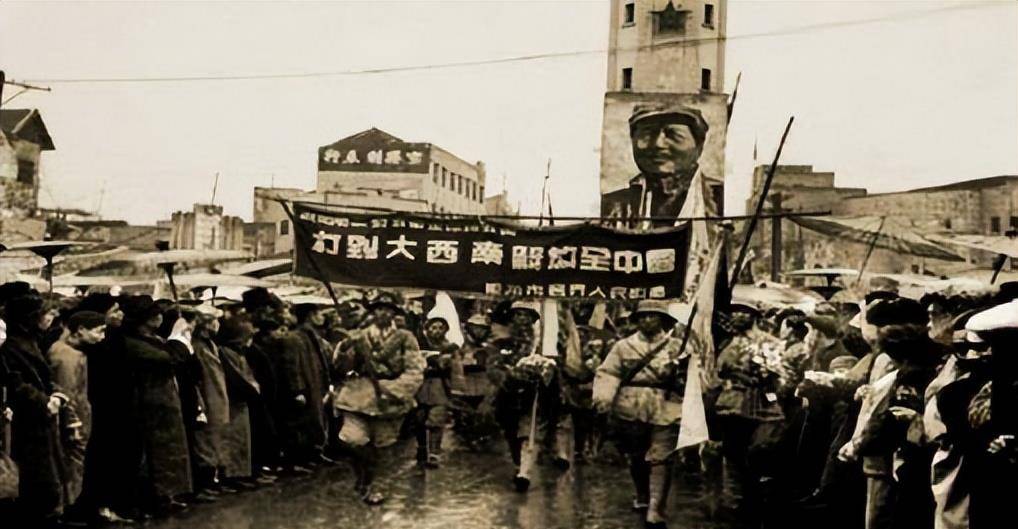 1950年客人点名要吃一菜一汤,老板娘闻言落泪:你们认识我丈夫