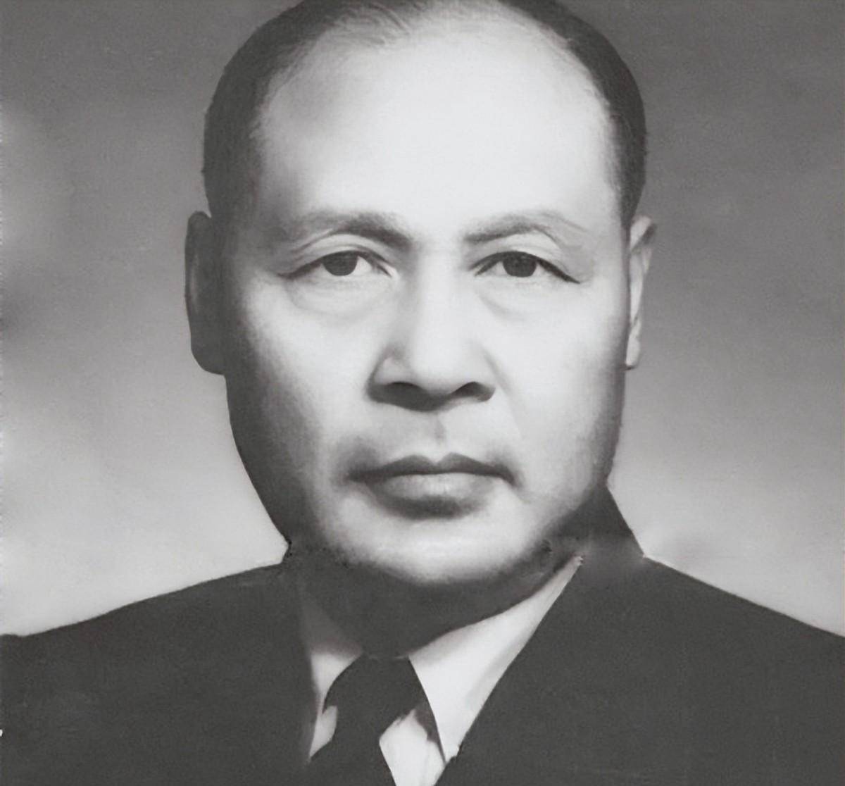 更何况杨虎时任上海警备司令,位高权重,手握重兵,无疑是个好依靠.