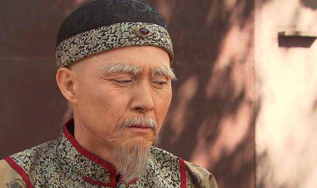 1799年乾隆驾崩,嘉庆皇帝悄悄安排老师朱珪回到北京,布局困虎术