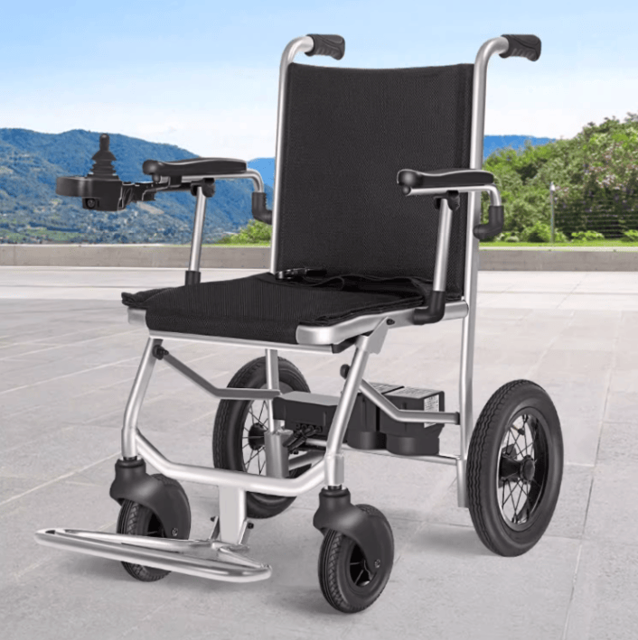 可折叠轻便的适合老年人使用的电动轮椅车