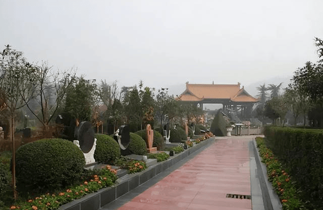 成都市新津区永商镇九莲村33,卧龙寺公墓卧龙寺公墓坐落于龙泉山,相传