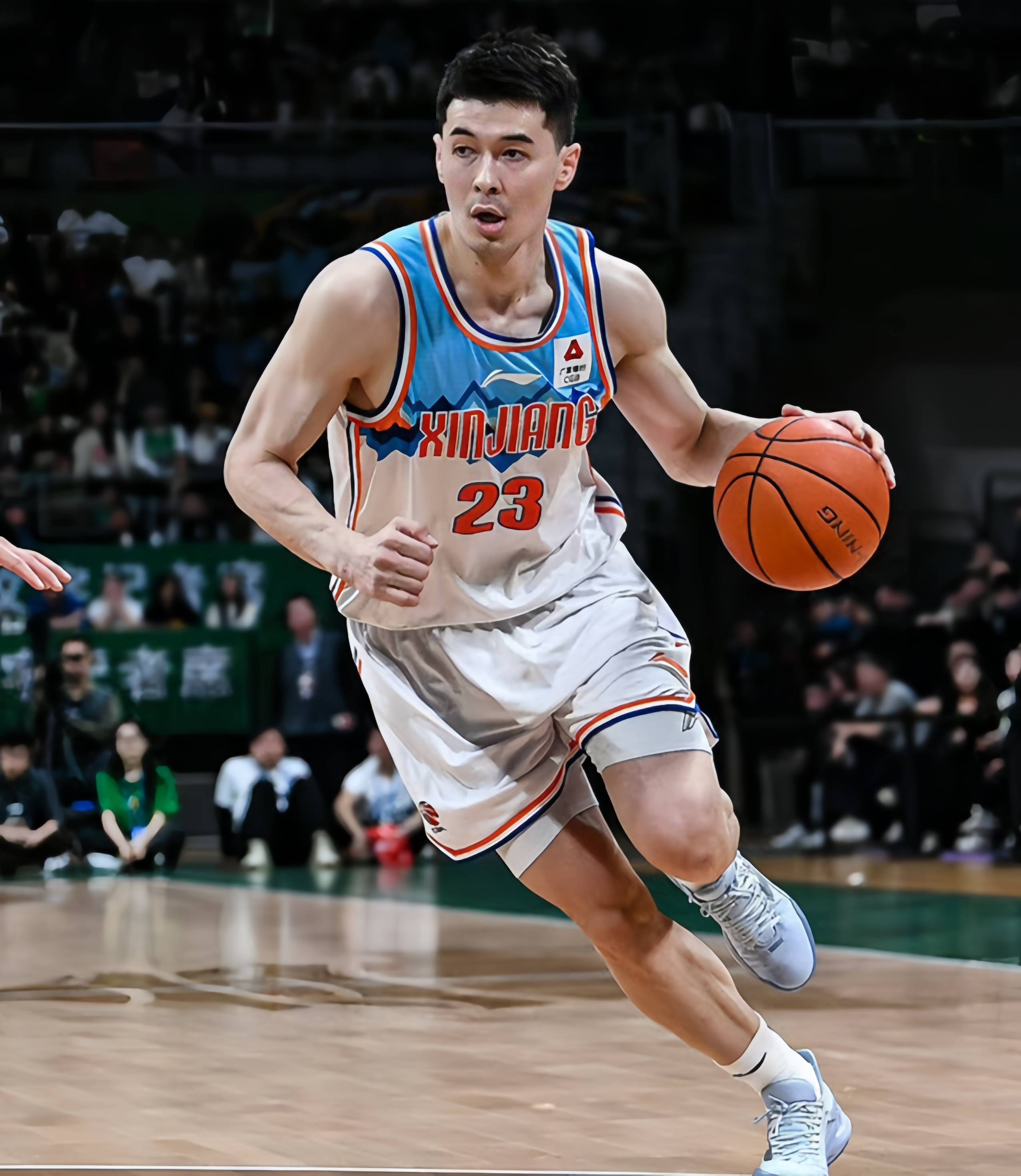 当初在广州队,郭士强一直把他当作第二个韩德君来培养,他的体重比较大