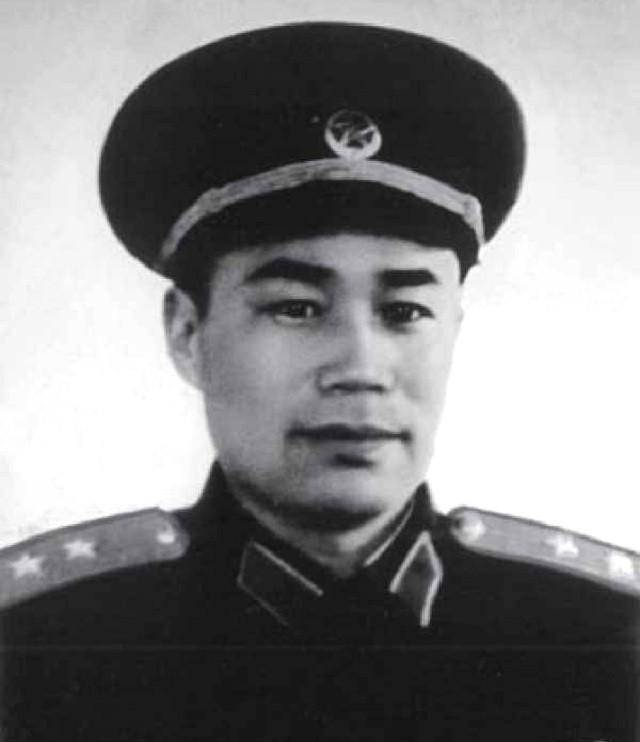 两个女八路军给首长敬礼,首长却当场将其枪毙,这是为何_王近山_敌人