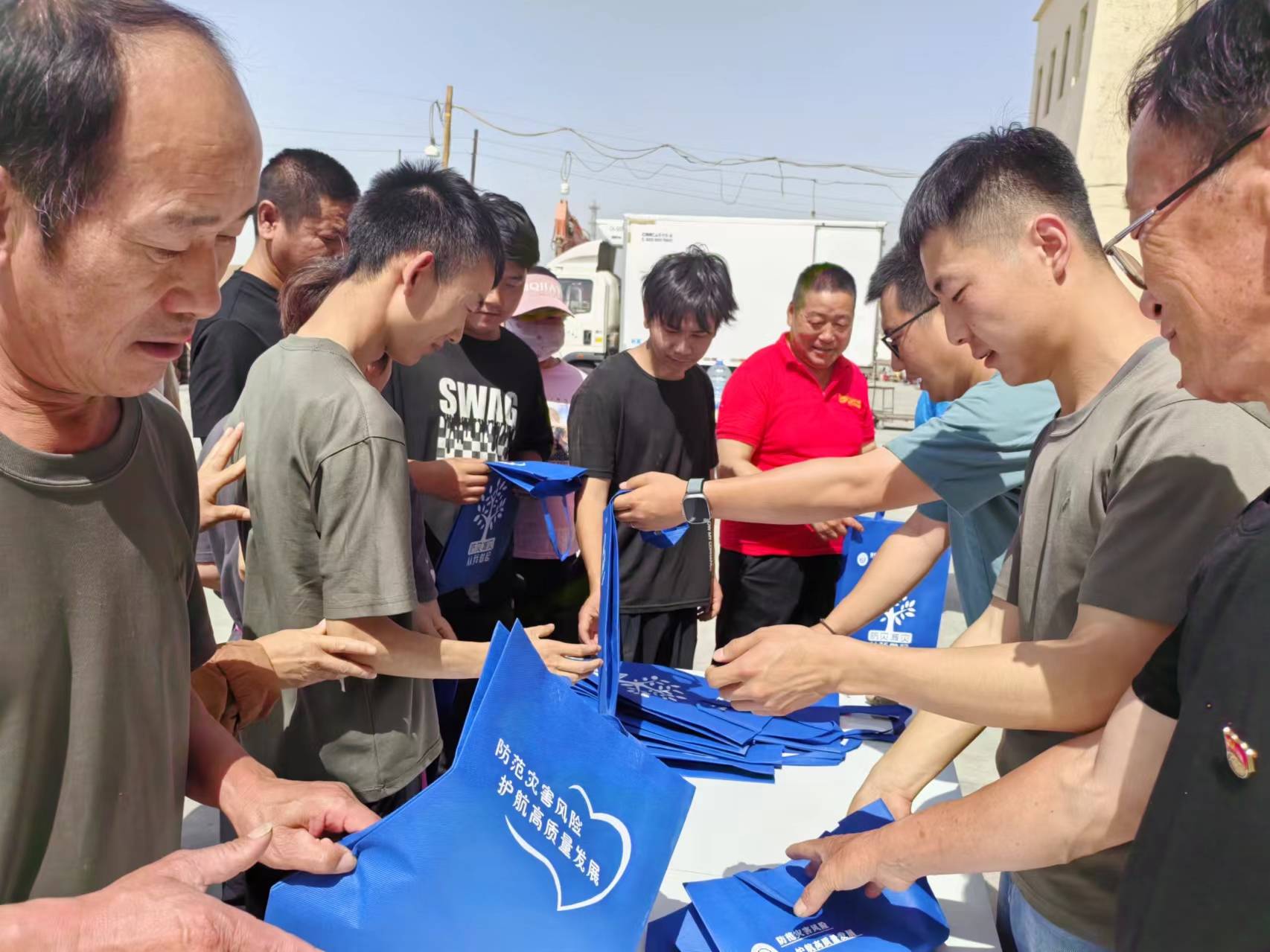 若羌县罗布泊镇开展防灾减灾安全知识宣传活动